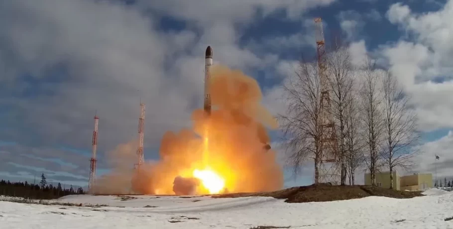 CNN: Η Ρωσία πήγε να δοκιμάσει πύραυλο Satan II ενώ ο Μπάιντεν ήταν στο Κίεβο