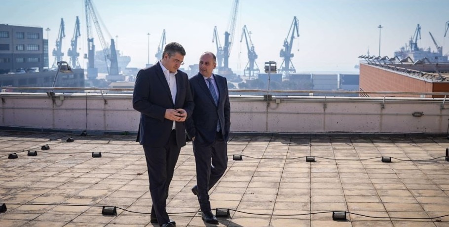Συνάντηση εργασίας του Περιφερειάρχη Κεντρικής Μακεδονίας Απόστολου Τζιτζικώστα με τον Υφυπουργό Υποδομών Γιώργο Καραγιάννη