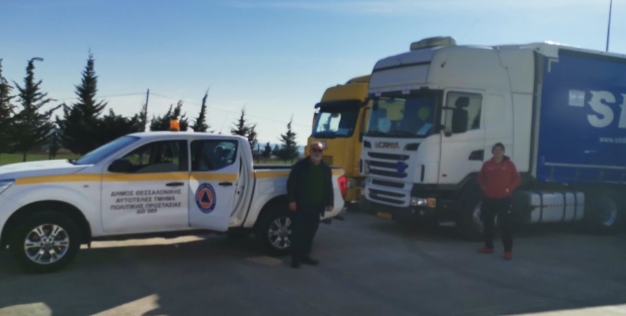 Παραδόθηκαν τα τρία φορτηγά με ανθρωπιστική βοήθεια προς τους σεισμόπληκτους