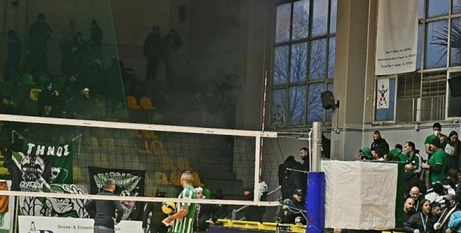 Σπίρτζης: «Εγκληματική ανικανότητα ΕΛΑΣ-Θεοδωρικάκου τα δακρυγόνα σε κλειστό γήπεδο»