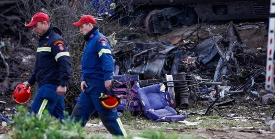 Σύγκρουση τρένων στα Τέμπη: Ταυτοποιήθηκαν 52 σοροί