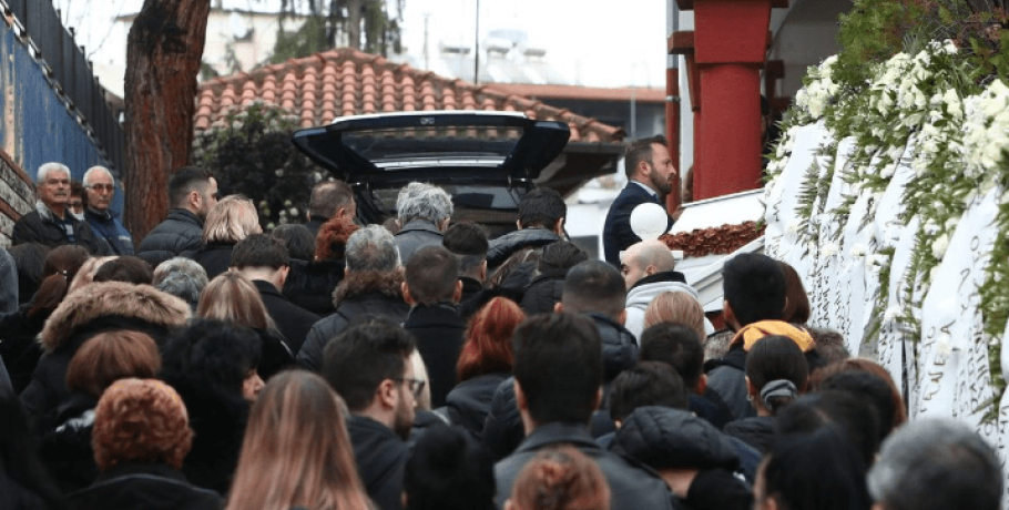 Κηδεία Ιφιγένειας στα Γιαννιτσά: Ω, τι θρήνος Θεέ μου...(φώτος)