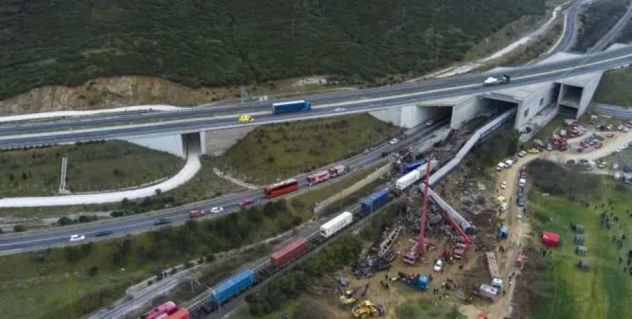 Τέμπη: «…είναι δύσκολο να βρει κανείς λόγια» – Η ανακοίνωση του ΟΣΕ μετά το τραγικό δυστύχημα