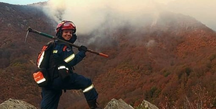 Γυναίκες δασοκομάντος μιλούν στο ΑΠΕ-ΜΠΕ για τη μάχη απέναντι στη φωτιά