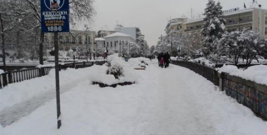 Τρίκαλα: Στους 20 πόντους το χιόνι στα ορεινά