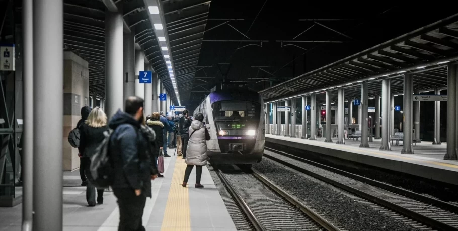 Έφυγε το πρώτο τρένο για Χαλκίδα, ξεκίνησε ο προαστιακός -Στις ράγες ξανά οι συρμοί