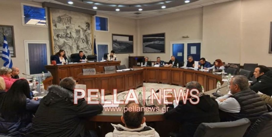 Κοπή δέντρου στα Σεβαστειανά, στάση εργασίας της ΔΕΥΑ Σκύδρας και …τα έξοδα για ηχητική κάλυψη!