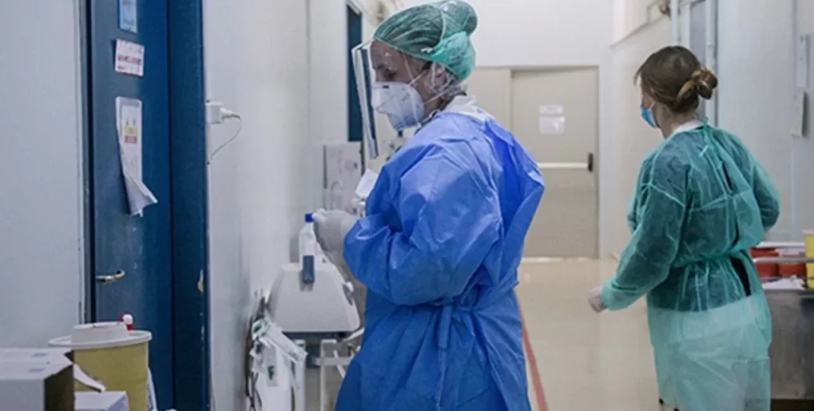 Η Επιτροπή Εμπειρογνωμόνων συζήτησε τη χαλάρωση των μέτρων κατά της Covid σε δομές υγείας