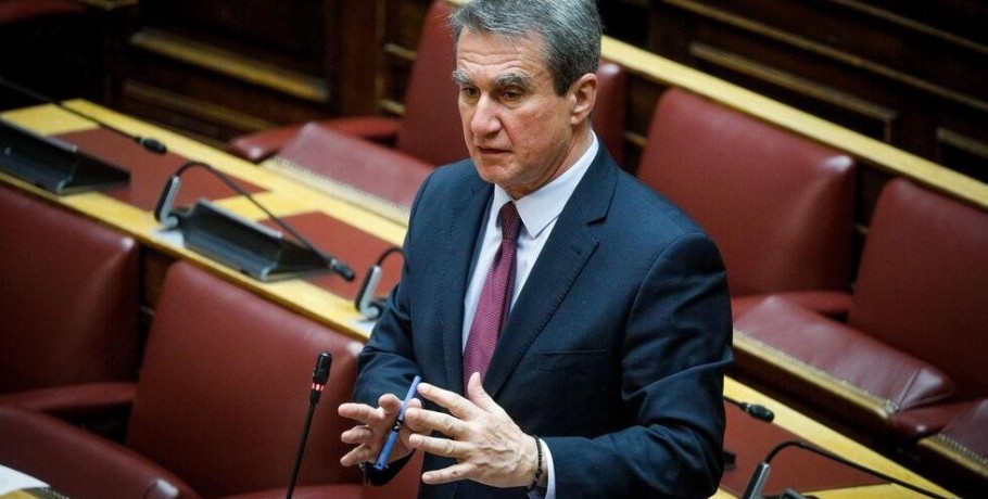 Επίθεση Λοβέρδου στην κυβέρνηση για να μετριάσει τις αντιδράσεις εντός ΠΑΣΟΚ