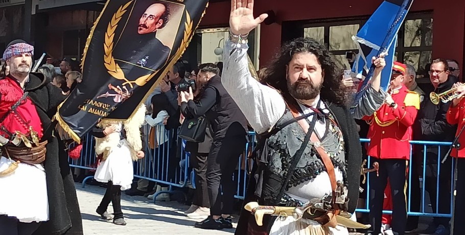 Σύλλογος Φίλων Ιστορίας: Έναρξη παρέλασης με ζωντανή την αναπαράσταση της!