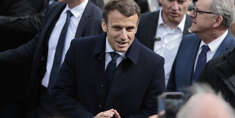 Η κυβέρνηση στη Γαλλία πέρασε αυτόματα το συνταξιοδοτικό -Η επόμενη ημέρα για τον Μακρόν