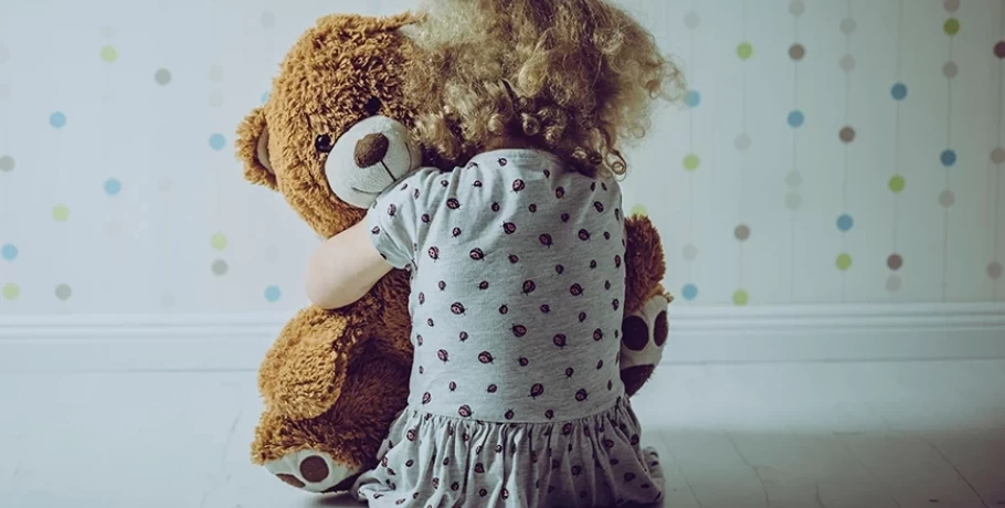Αύξηση σεξουαλικών κακοποιήσεων ανηλίκων στην Ελλάδα – Κρούουν τον κώδωνα του κινδύνου οι ειδικοί