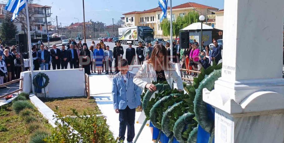 Κατάθεση στεφάνων στο μνημείο ηρώων της Σκύδρας για την επέτειο της 25ης Μαρτίου