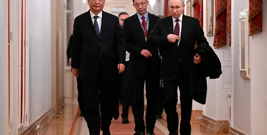 Τι σηματοδοτεί η επίσκεψη Τζινπίνγκ στη Μόσχα και γιατί η Κίνα παραμένει ο «καλύτερος φίλος» του Πούτιν