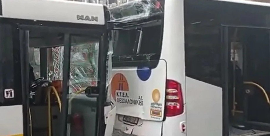 Σύγκρουση δύο αστικών λεωφορείων στη Θεσσαλονίκη