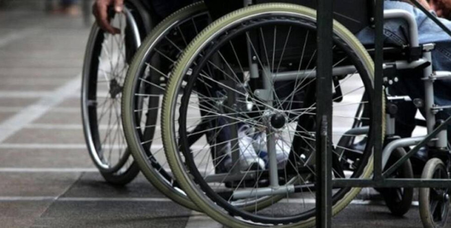 Χατζηδάκης: Από σήμερα ο προσωπικός βοηθός στους αναπήρους