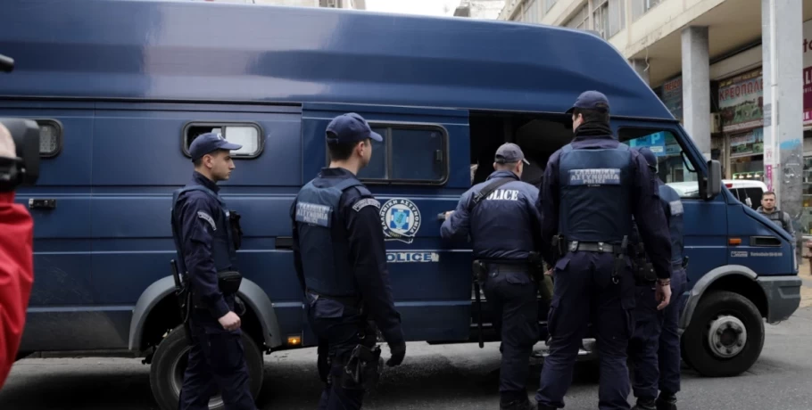 200 αστυνομικοί έβαλαν τέλος σε σπείρα δουλεμπόρων
