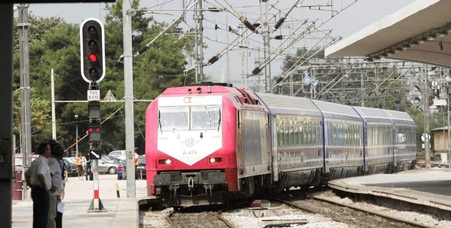 Σιδηρόδρομος: Το Intercity έμεινε από ρεύμα πριν τη Λάρισα