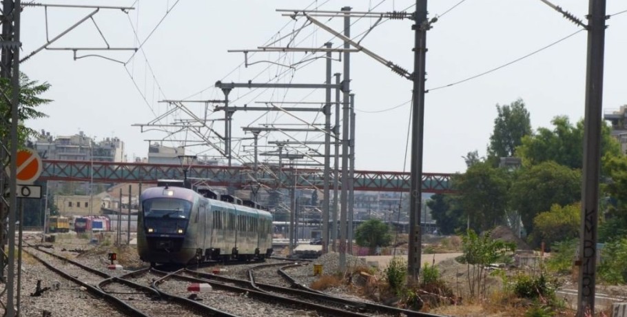 Ανήλικος έπεσε στις ράγες του Προαστιακού