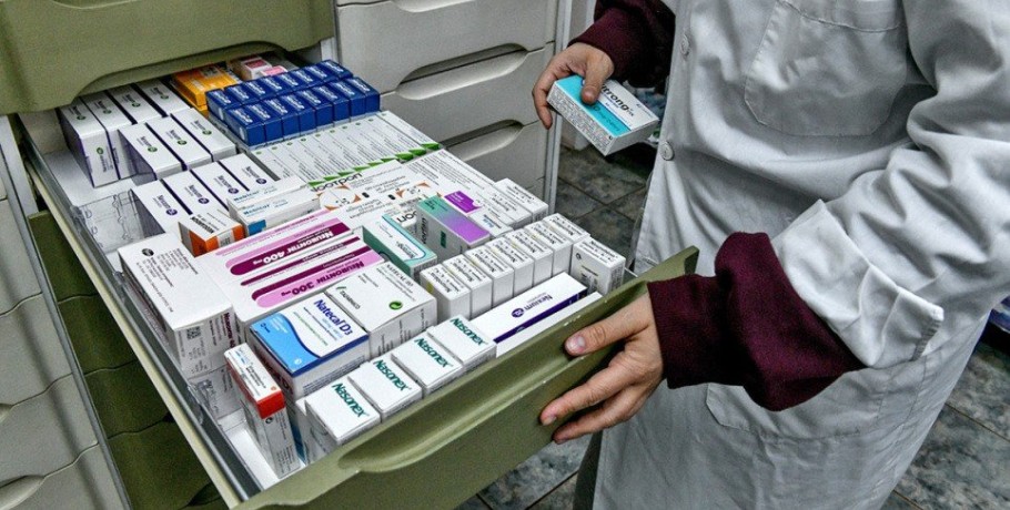 Φάρμακα με το σταγονόμετρο - Ψάχνουν σκευάσματα για νοσηλευoμένους στα νοσοκομεία