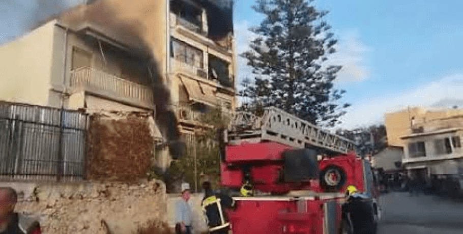 Πάτρα: Εκρήξεις και μεγάλη φωτιά σε διαμέρισμα πολυκατοικίας