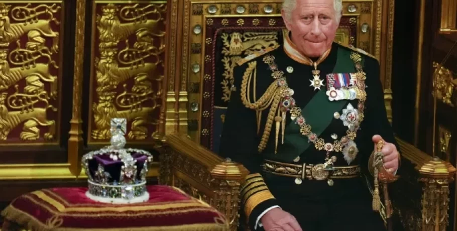 Βρετανία: Σε 1,8 δισ. λίρες εκτιμάται η προσωπική περιουσία του βασιλιά Καρόλου
