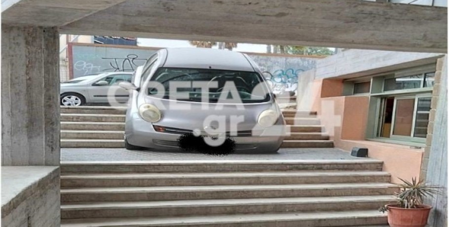 Αυτοκίνητο εισέβαλε στο Πολιτιστικό Συνεδριακό Κέντρο Ηρακλείου