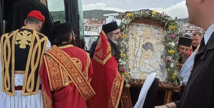 «Άξιον Εστί»: Ξεκίνησε η μεταφορά της εικόνας από το Άγιον Όρος στην Αθήνα