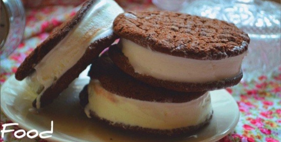 Φτιάξτε το δικό σας παγωτό σάντουιτς με συστατικά που έχετε στην κουζίνα σας