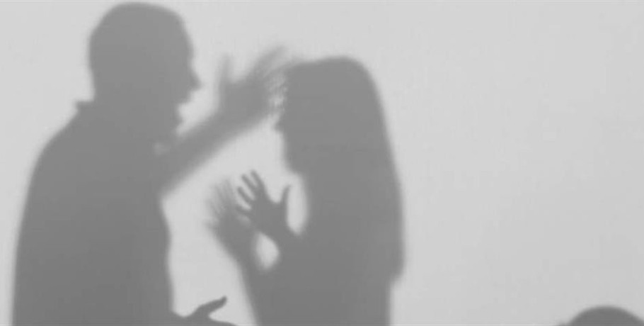 Θεσσαλονίκη: Την έδειρε και την απείλησε ότι θα την σκοτώσει γιατί μάλωσε την κόρη τους
