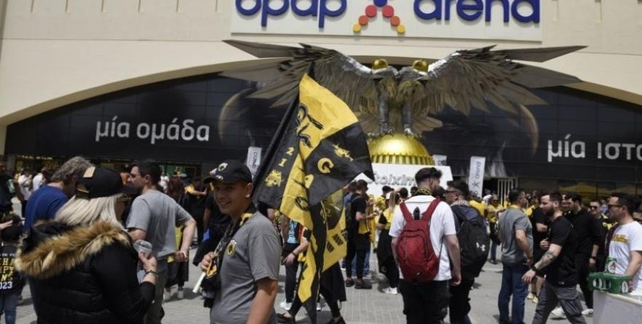 ΑΕΚ: Χαμός στην OPAP Arena, χιλιάδες κόσμου έξω από το γήπεδο φωνάζοντας συνθήματα (pics)
