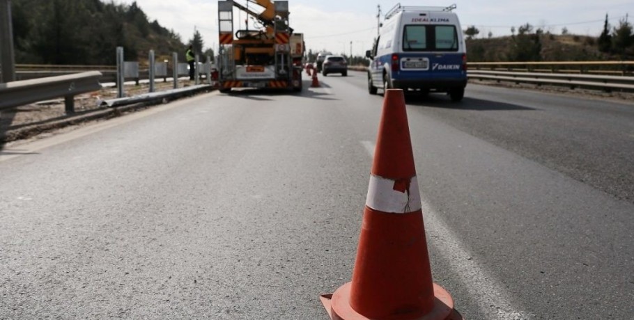 Εργασίες διαγράμμισης και εργασίες αντικατάστασης στηθαίων ασφαλείας στην Εθνική Οδό 2 Θεσσαλονίκης-Έδεσσας