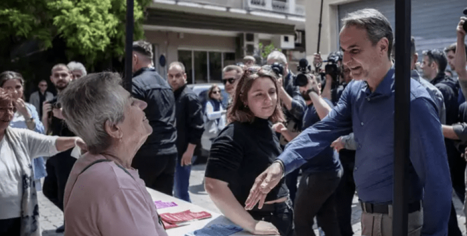 Εκλογές 2023: «Να μας κοπεί το χέρι» - Μέλος του ΜέΡΑ25 αρνήθηκε χειραψία με τον Μητσοτάκη