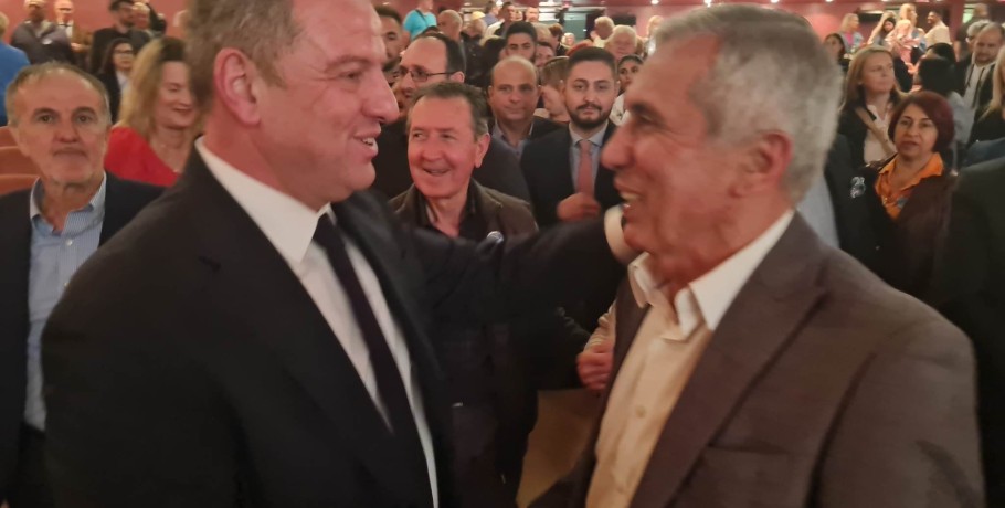 Θερμός εναγκαλισμός Σταμενίτη με Καστερίδη