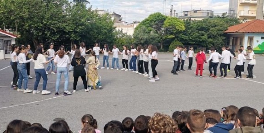 Πλούσια εκδήλωση του 2ου Δημοτικού Σχολείου για τη Γενοκτονία των Ποντίων