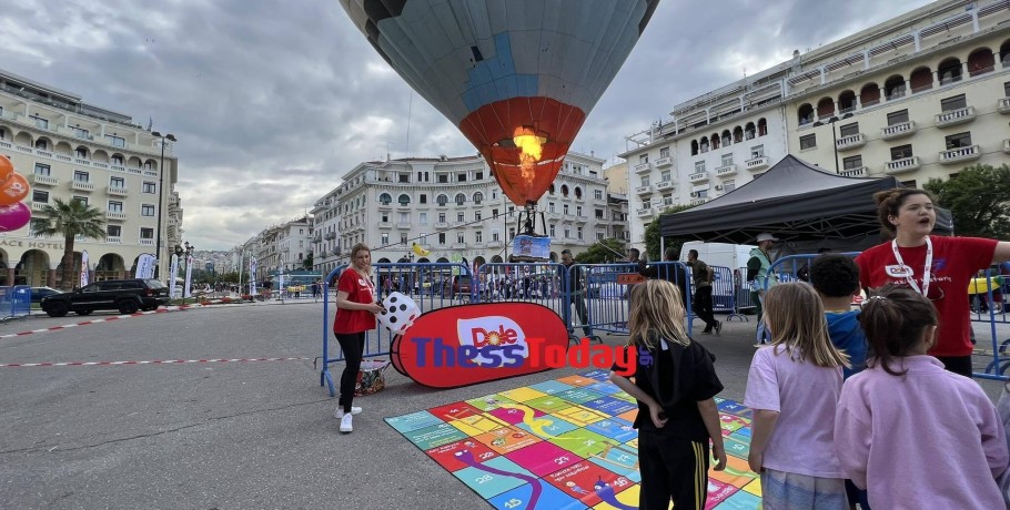 Θεσσαλονίκη: Με αερόστατο, ρομπότ και δωρεάν φρούτα σβήνουν τα 94 κεράκια τους οι λαϊκές αγορές