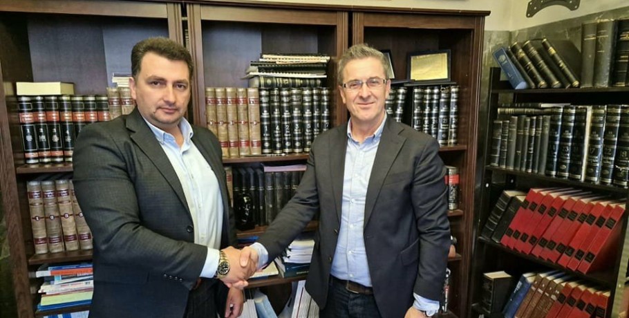 Ο Dr. Δημήτριος Γ. Κίμογλου με τον Δημήτρη Μπίνο