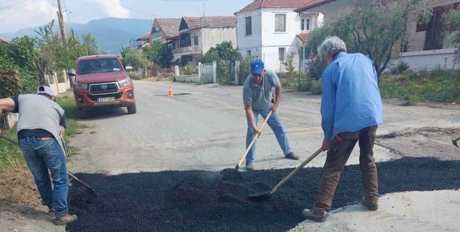 Αμπελειές: Σε αποκαταστάσεις φθορών οδοστρώματος προχώρησε ο Δήμος Πέλλας