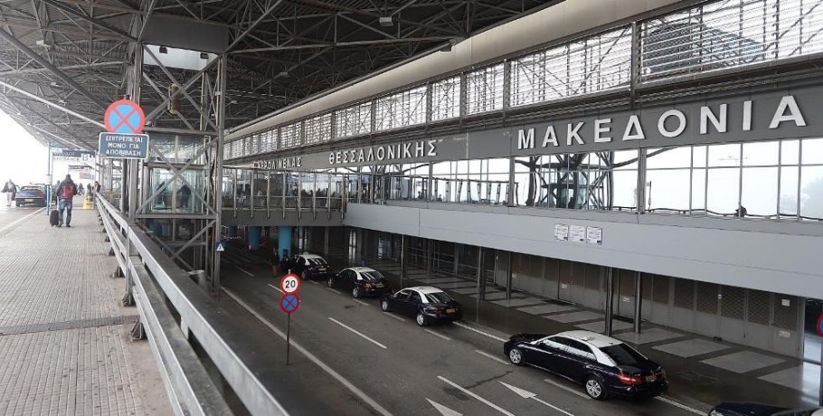 Συνελήφθη αστυνομικός στο αεροδρόμιο «Μακεδονία» για διακίνηση μεταναστών