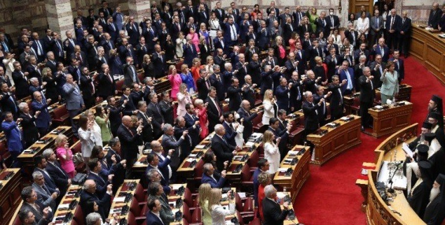 Βουλή: Ορκίστηκαν οι «300» των εκλογών της 21ης Μαΐου