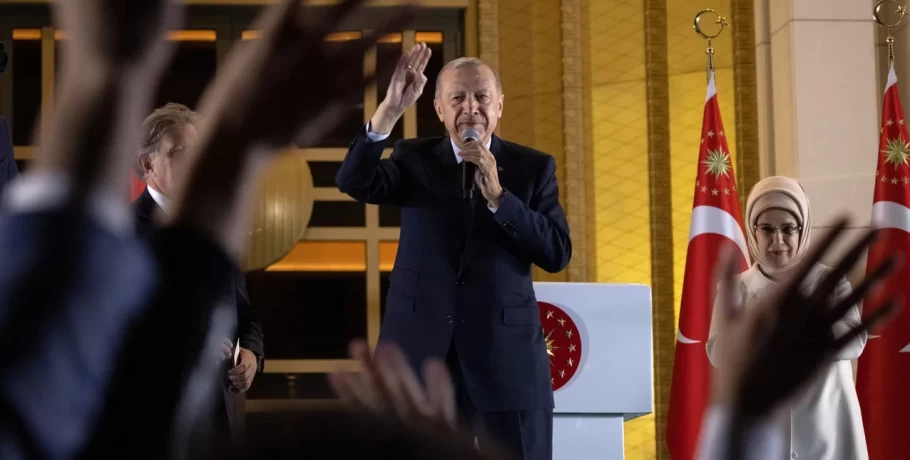 Politico: Πώς ψήφισαν οι Τούρκοι -Η νίκη Ερντογάν αποκαλύπτει τη βαθιά πόλωση στην τουρκική κοινωνία
