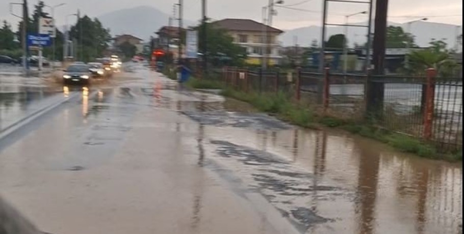 Χαλασμός "Κυρίου" στα Γιαννιτσά (πριν από λίγη ώρα)-πλημμύρισαν οι δρόμοι