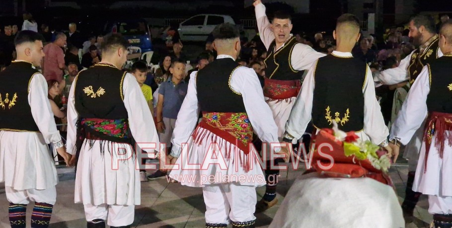Η Φαντασμαγορική βραδιά από τα Καλύβια Πέλλας