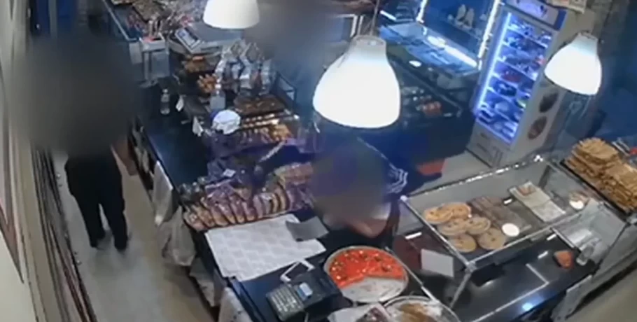 Ένοπλη ληστεία σε φούρνο -Απειλούσε την υπάλληλο με όπλο σε απόσταση αναπνοής