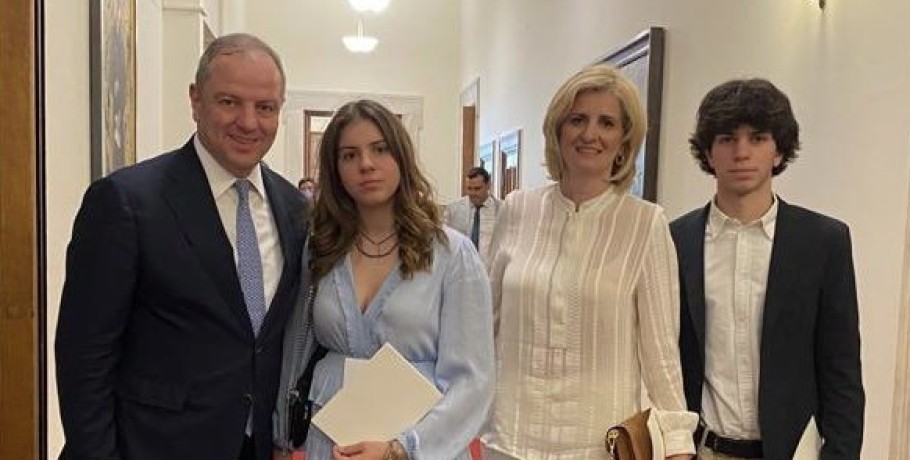 Με την οικογένεια του ο Διονύσης Σταμενίτης