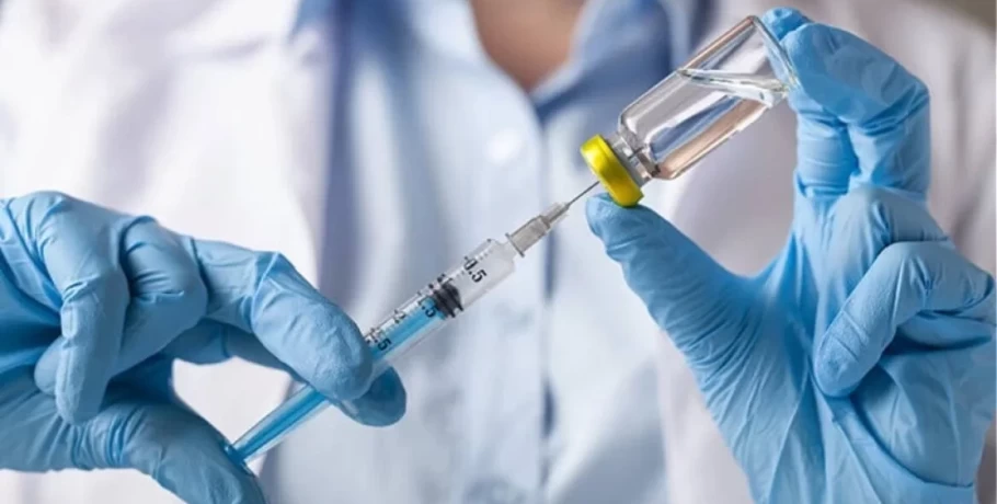 Νέες συστάσεις για εμβολιασμό ενηλίκων και παιδιών κατά του κορωνοϊού το φθινόπωρο