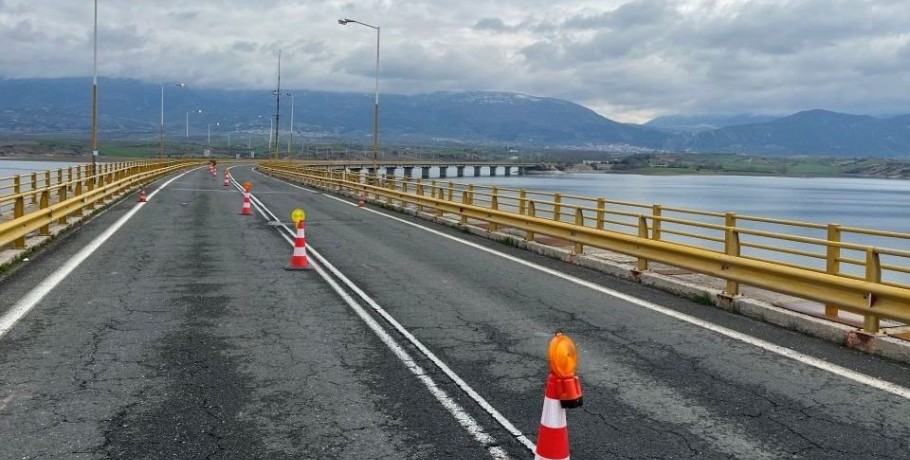 «Γέφυρα Σερβίων»: Κίνδυνος για τις εξαγωγές εάν δεν ανάψει «πράσινο φως» για τα βαρέα οχήματα