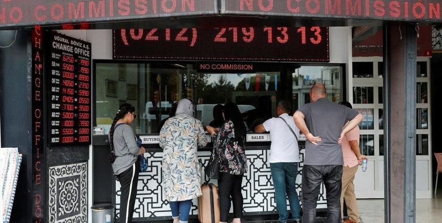 Τουρκία: Βουτιά της λίρας στην άβυσσο