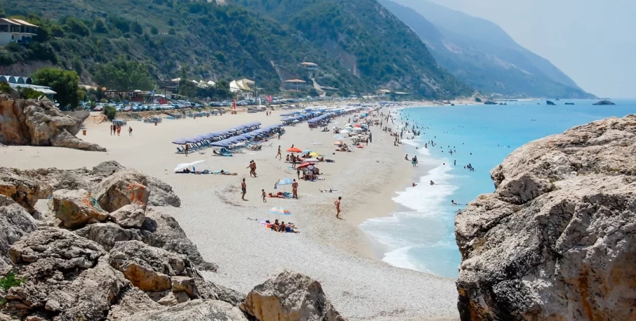 Τραγωδία στη Λευκάδα: Υπήρχε οδηγία να μην μπαίνουν στη θάλασσα οι λουόμενοι, τα κύματα ήταν τεράστια