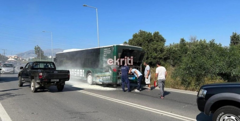 Κρήτη: Φωτιά σε λεωφορείο του ΚΤΕΛ - Σώοι όλοι οι επιβάτες